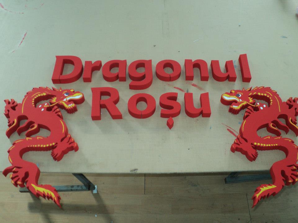 Logo volumetric iluminat montat pe fatada