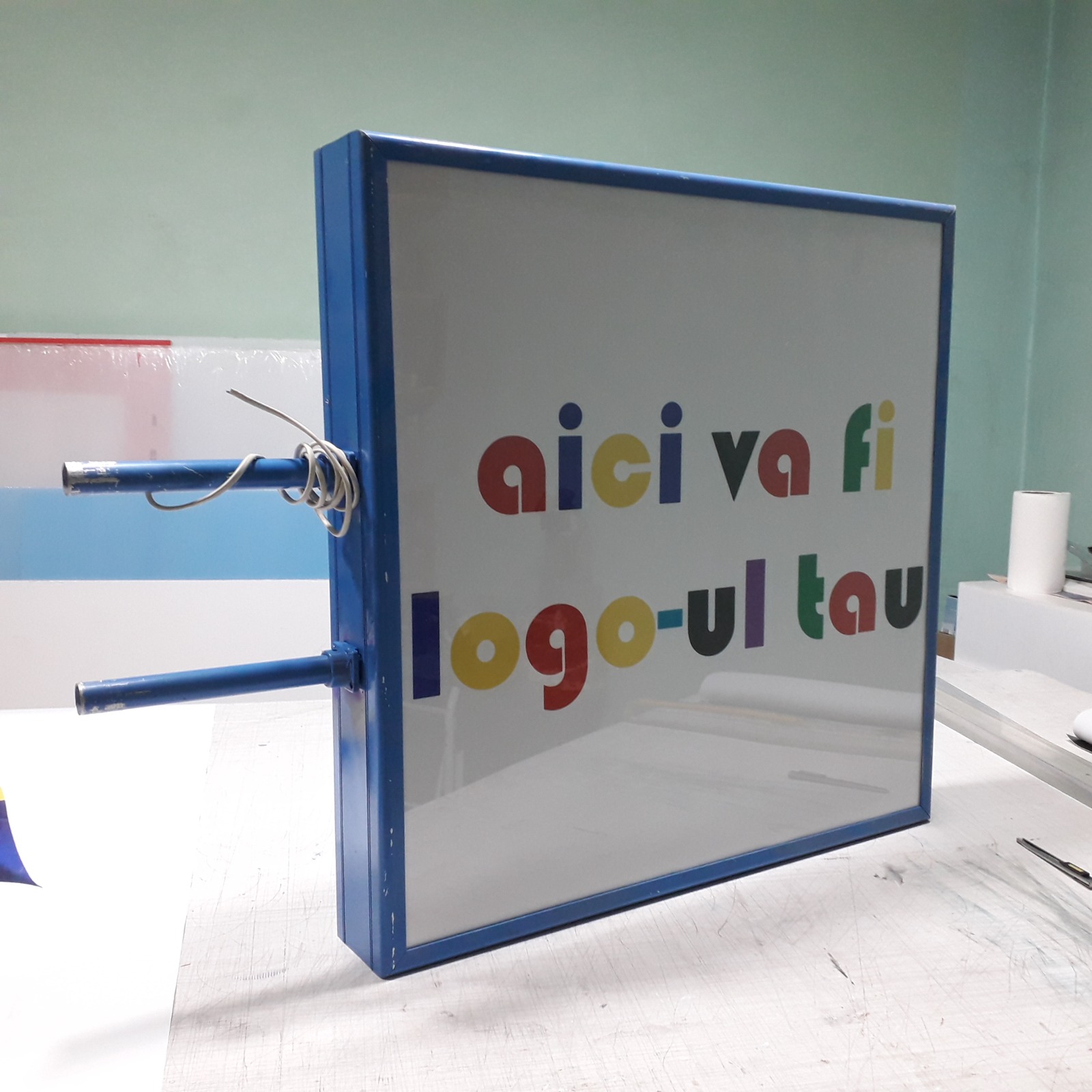 Caseta luminoasa dubla fata